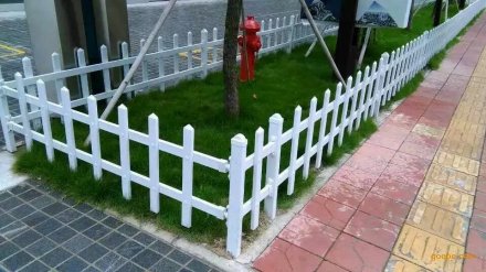 淺談PVC護(hù)欄帶給我們哪些好處有哪些？